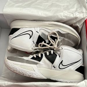 Nike Kyrie infinity